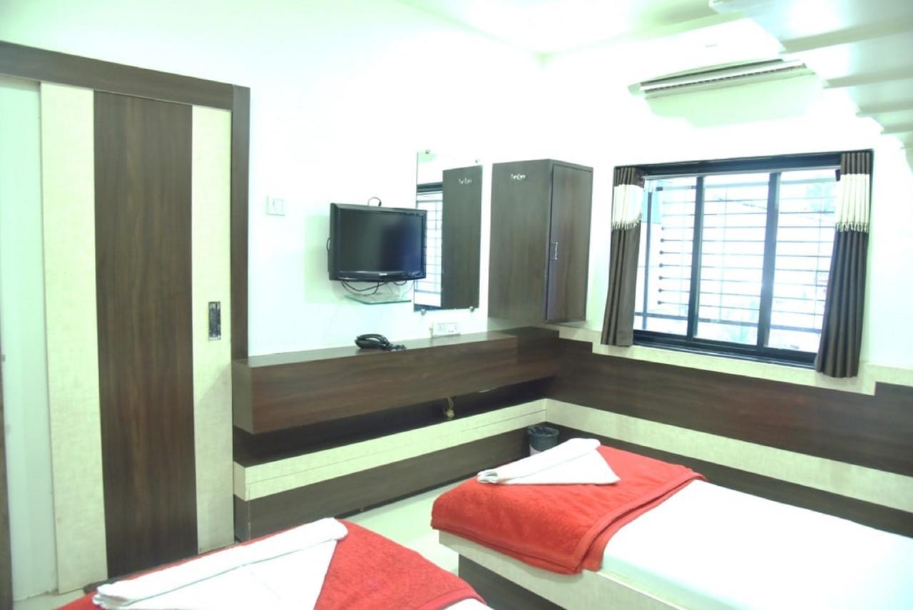 Hotel Excel Executive Amravati Exterior photo